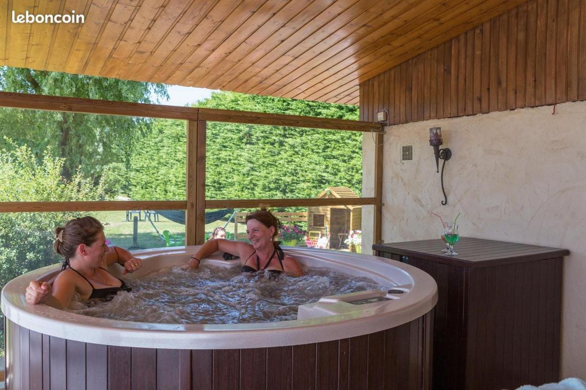 Готель Domaine Des Epinettes Saint-Romain-de-Jalionas Екстер'єр фото
